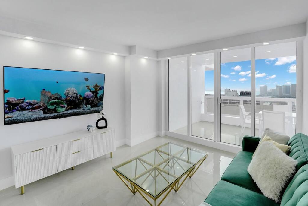 Shades Of Miami Sky Penthouse! Newly Renovated Apartment ภายนอก รูปภาพ